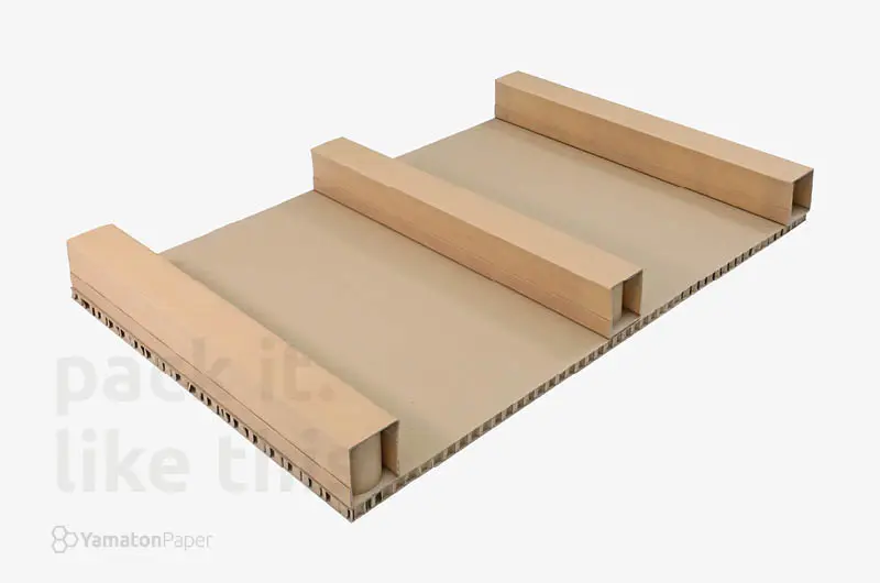 Papierwabenpalette mit Kufen aus Hartpapierhülsen von Yamaton von zwei Seiten befahrbar Unterseite