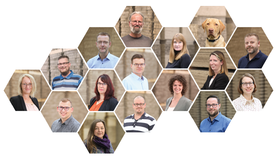 Teamfoto von Yamaton Paper – engagierte Mitarbeitende für innovative Verpackungslösungen aus Papierwabenplatten
